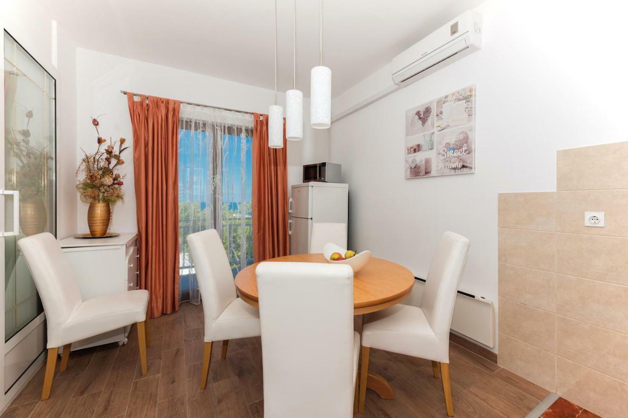 Apartmani Zara & Maris Gradac  Buitenkant foto