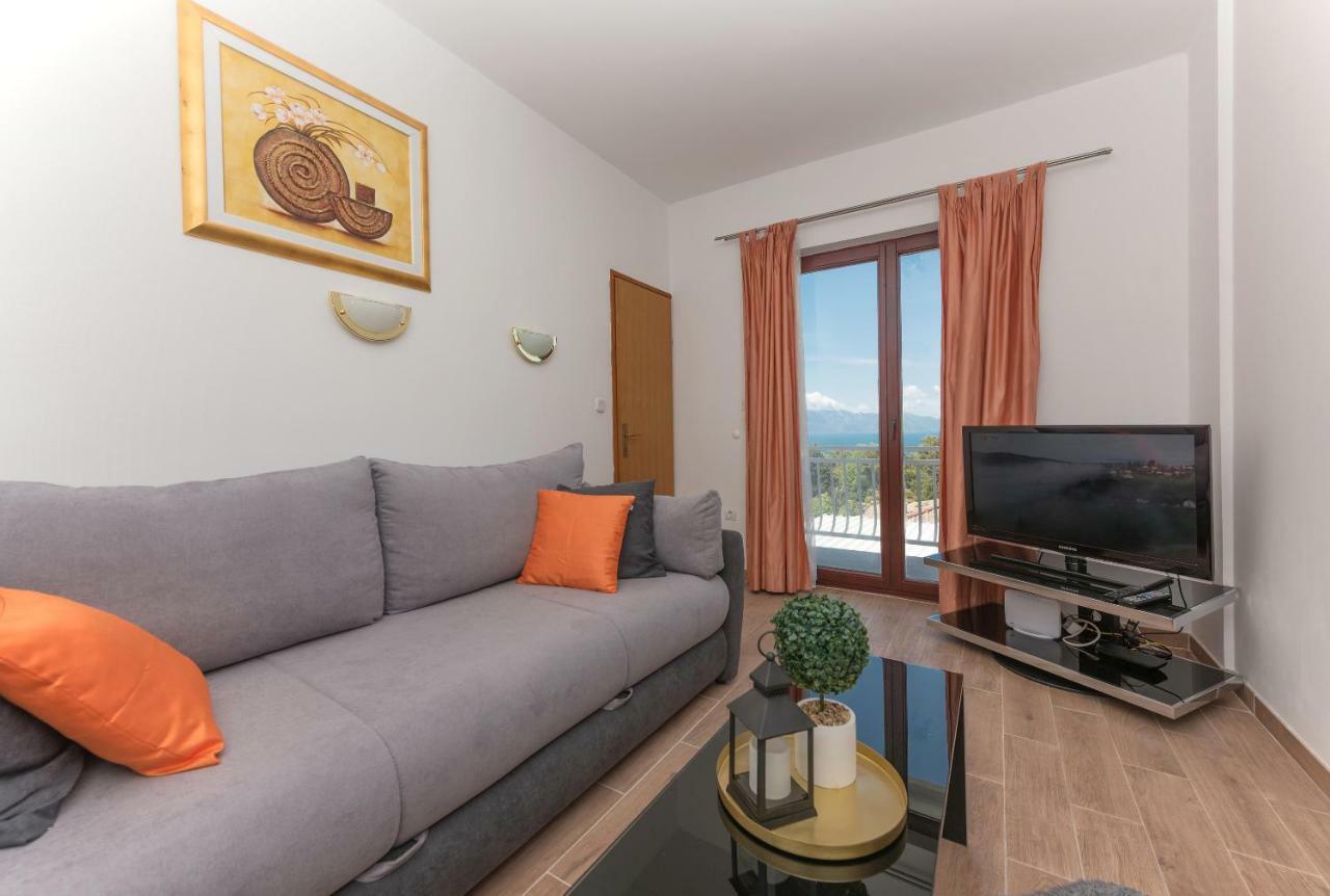 Apartmani Zara & Maris Gradac  Buitenkant foto