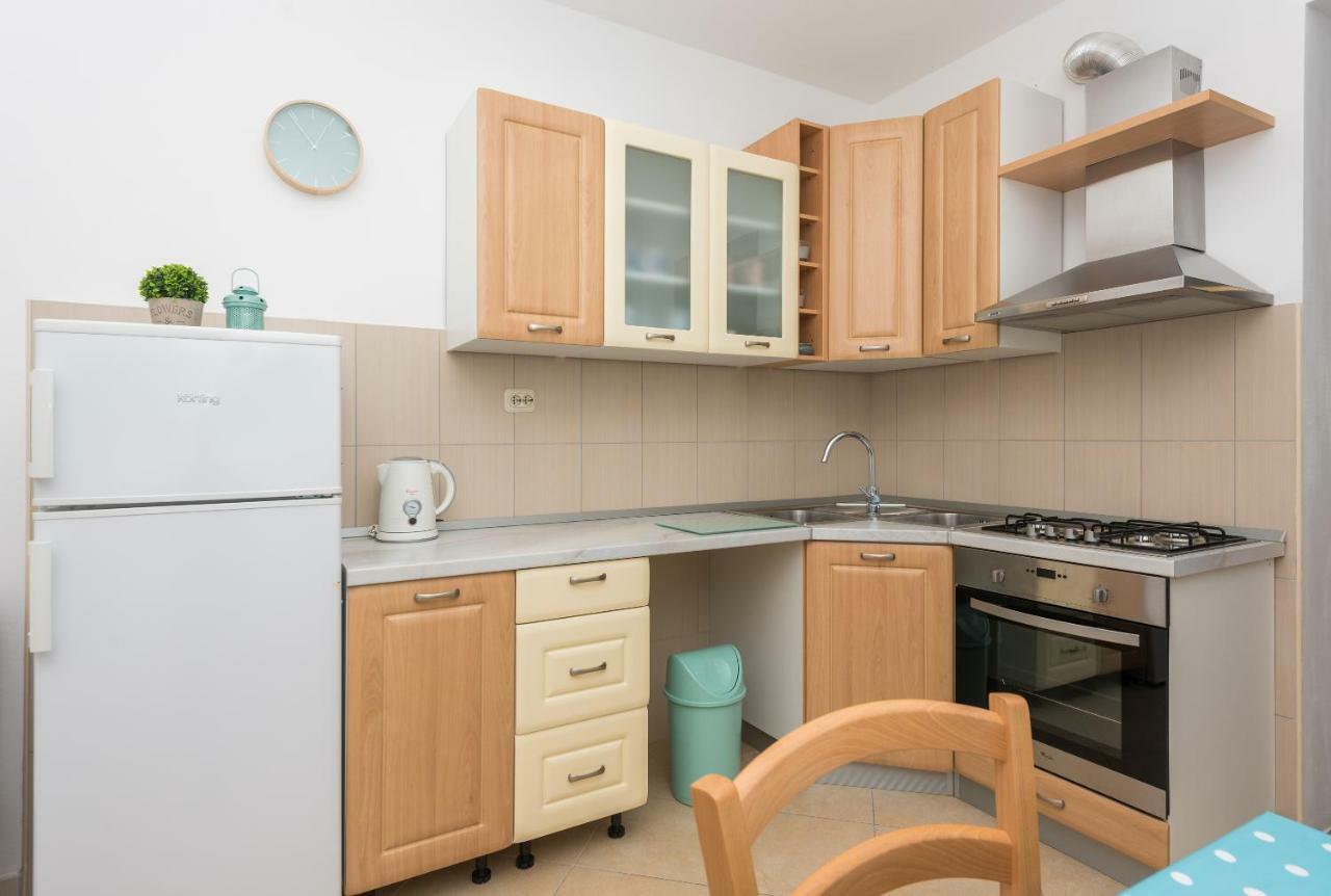 Apartmani Zara & Maris Gradac  Buitenkant foto