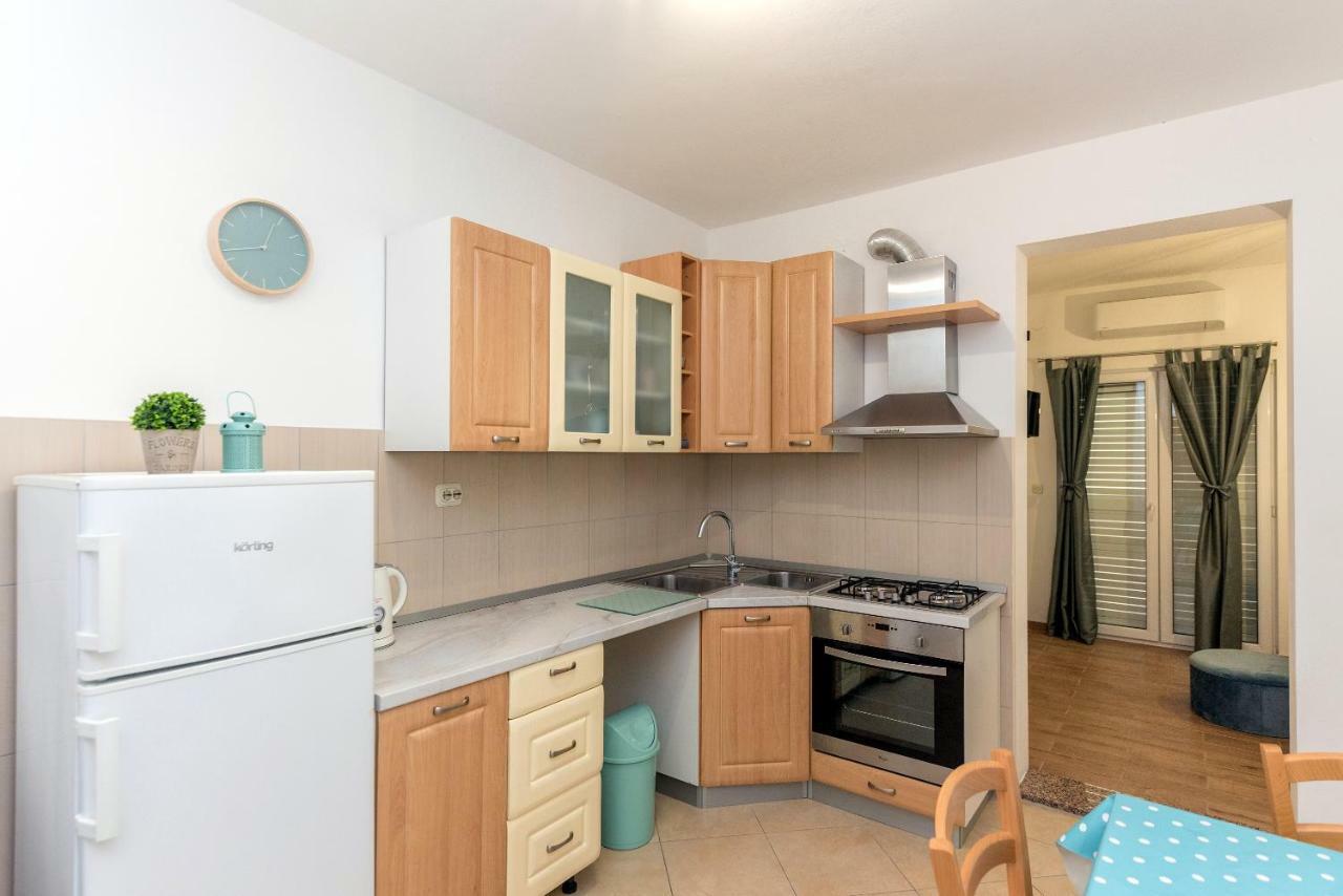 Apartmani Zara & Maris Gradac  Buitenkant foto